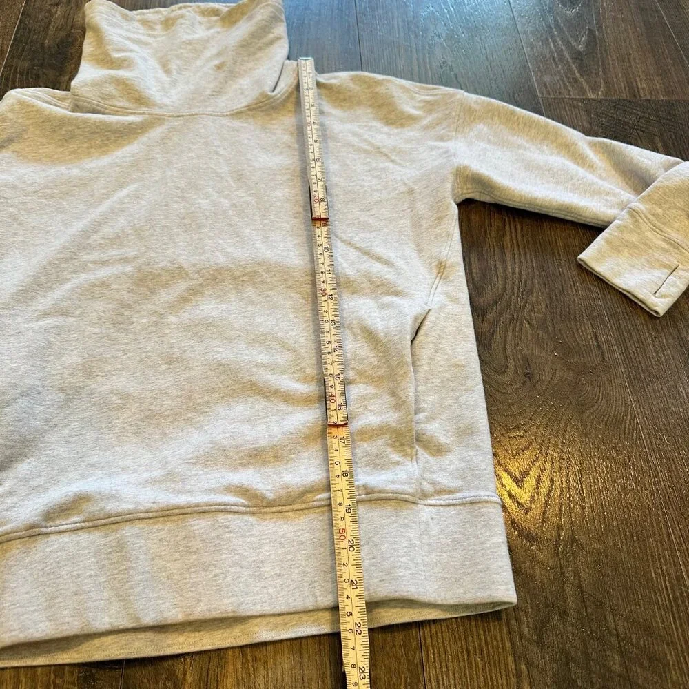 GUC Lululemon Make A Move Long Sleeve Cowl Neck Pullover, Light Gray, Size: 4 - Picture 6 of 9